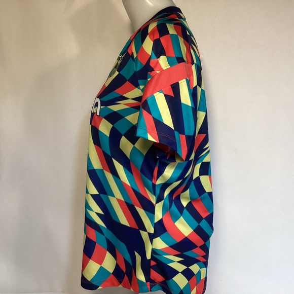 Nike FC Barcelona Soccer Jersey Women’s size Large pre match jersey - Picture 6 of 10